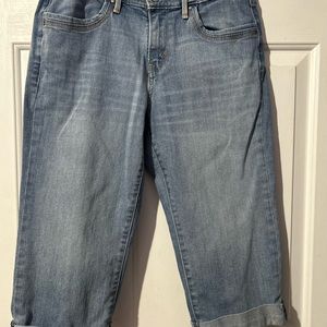 Levi's Size 6 Capri Jeans Womens Blue Cuffed 5 Pocket Denim Logo Red Tab